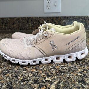 On Running Cloud Women's Running Shoe in Cream size 8